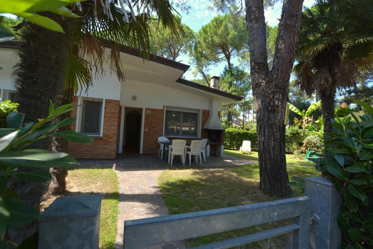 Villa A Lignano Con 2 Camere E Giardino Lignano Sabbiadoro Kültér fotó