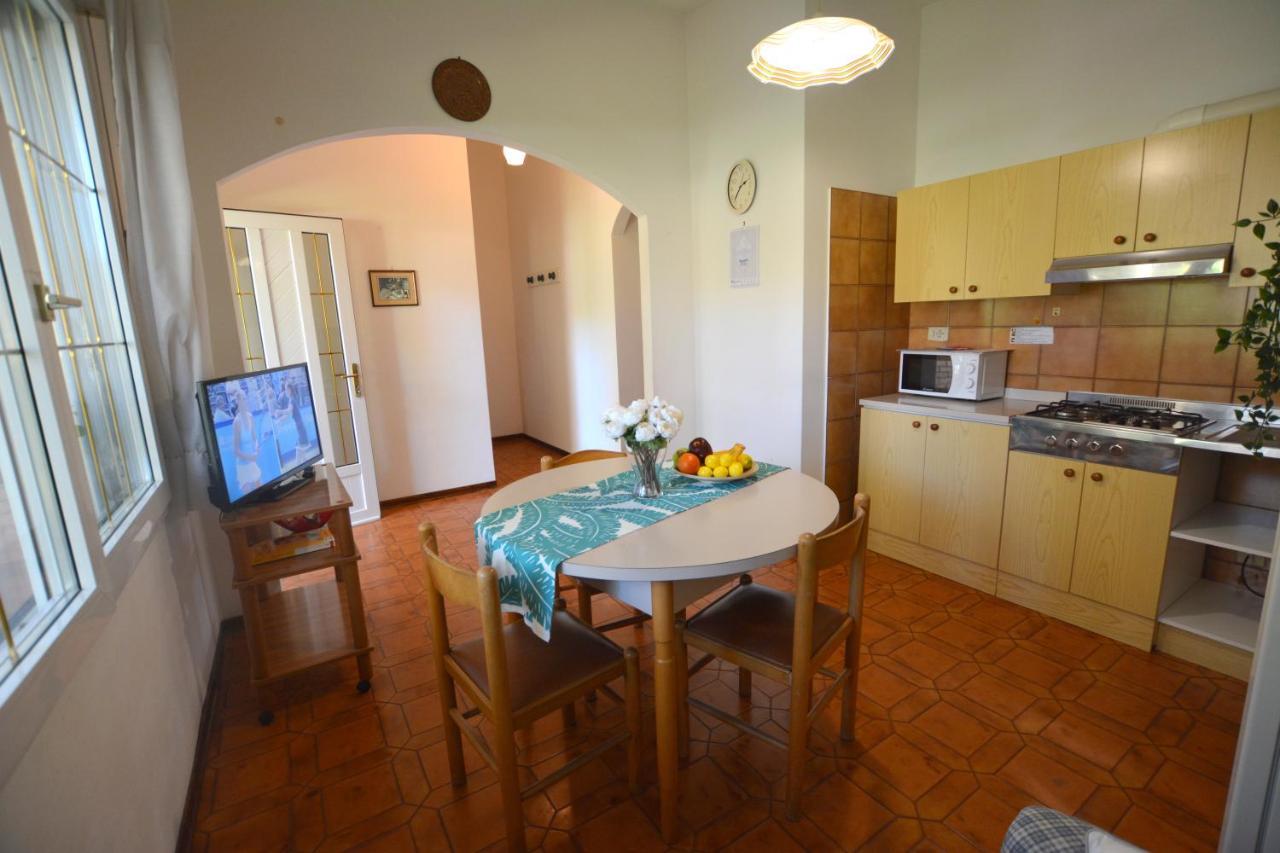 Villa A Lignano Con 2 Camere E Giardino Lignano Sabbiadoro Kültér fotó