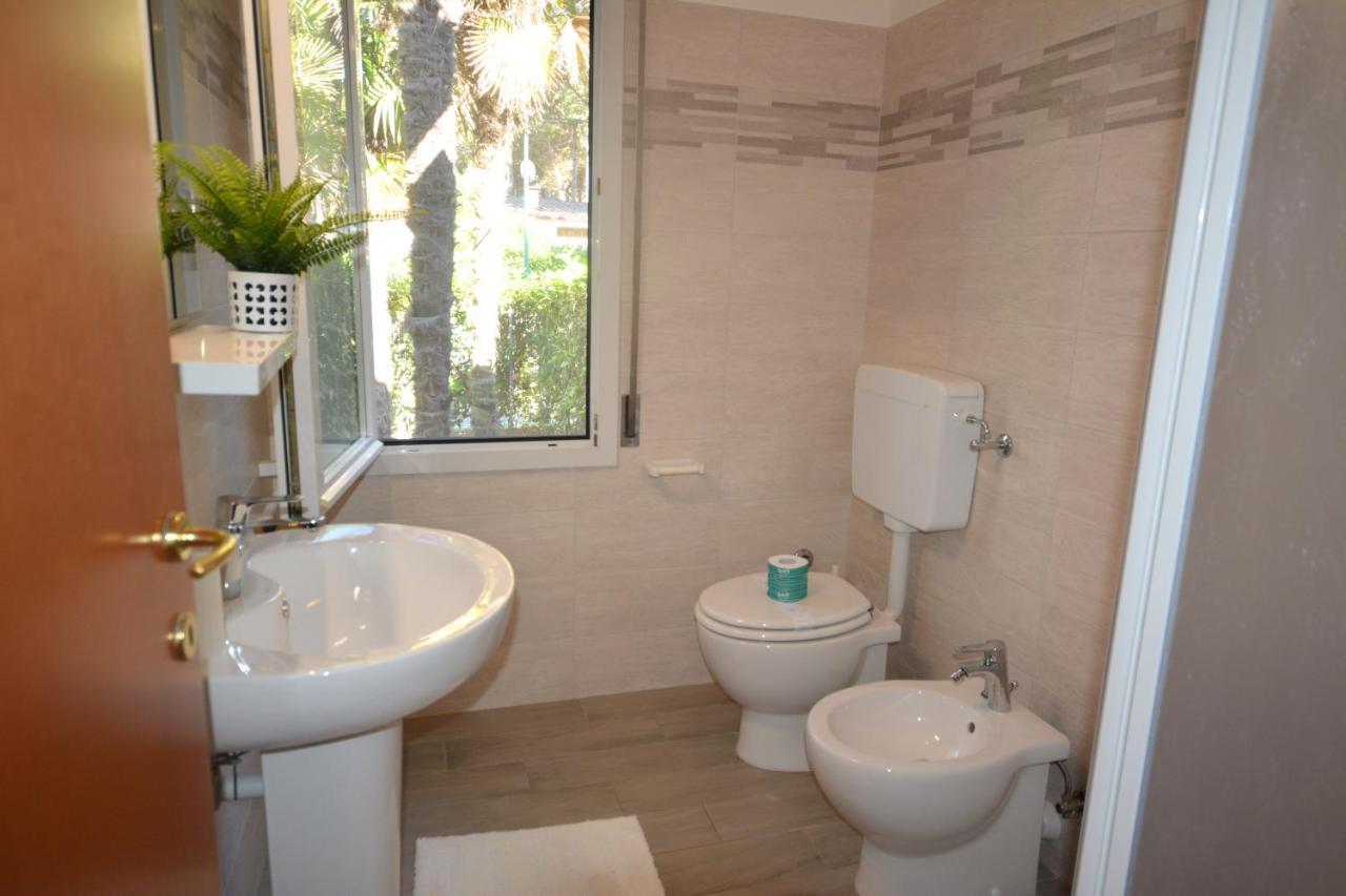 Villa A Lignano Con 2 Camere E Giardino Lignano Sabbiadoro Kültér fotó