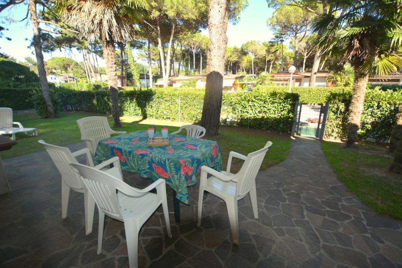 Villa A Lignano Con 2 Camere E Giardino Lignano Sabbiadoro Kültér fotó