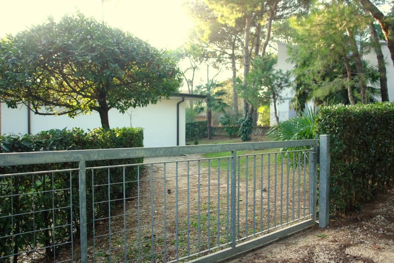Villa A Lignano Con 2 Camere E Giardino Lignano Sabbiadoro Kültér fotó