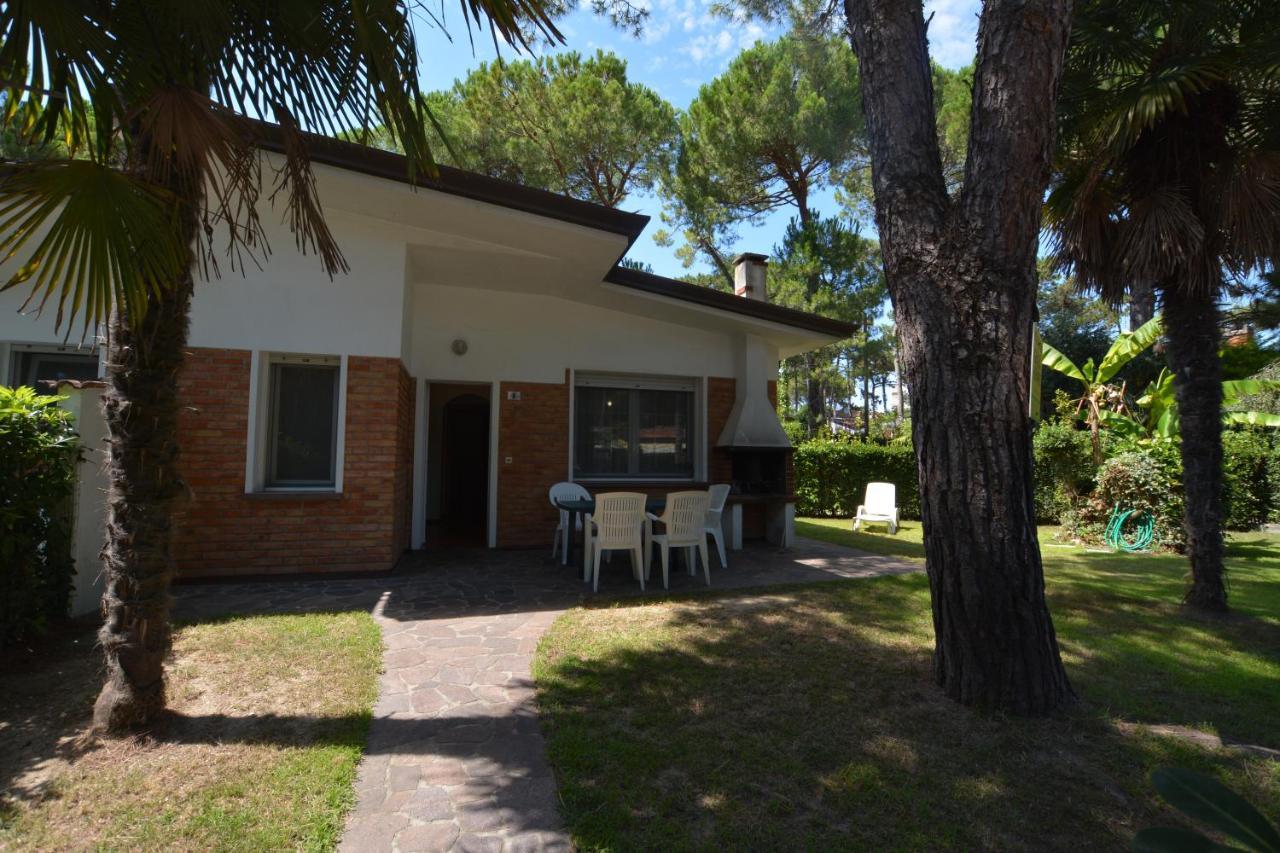 Villa A Lignano Con 2 Camere E Giardino Lignano Sabbiadoro Kültér fotó